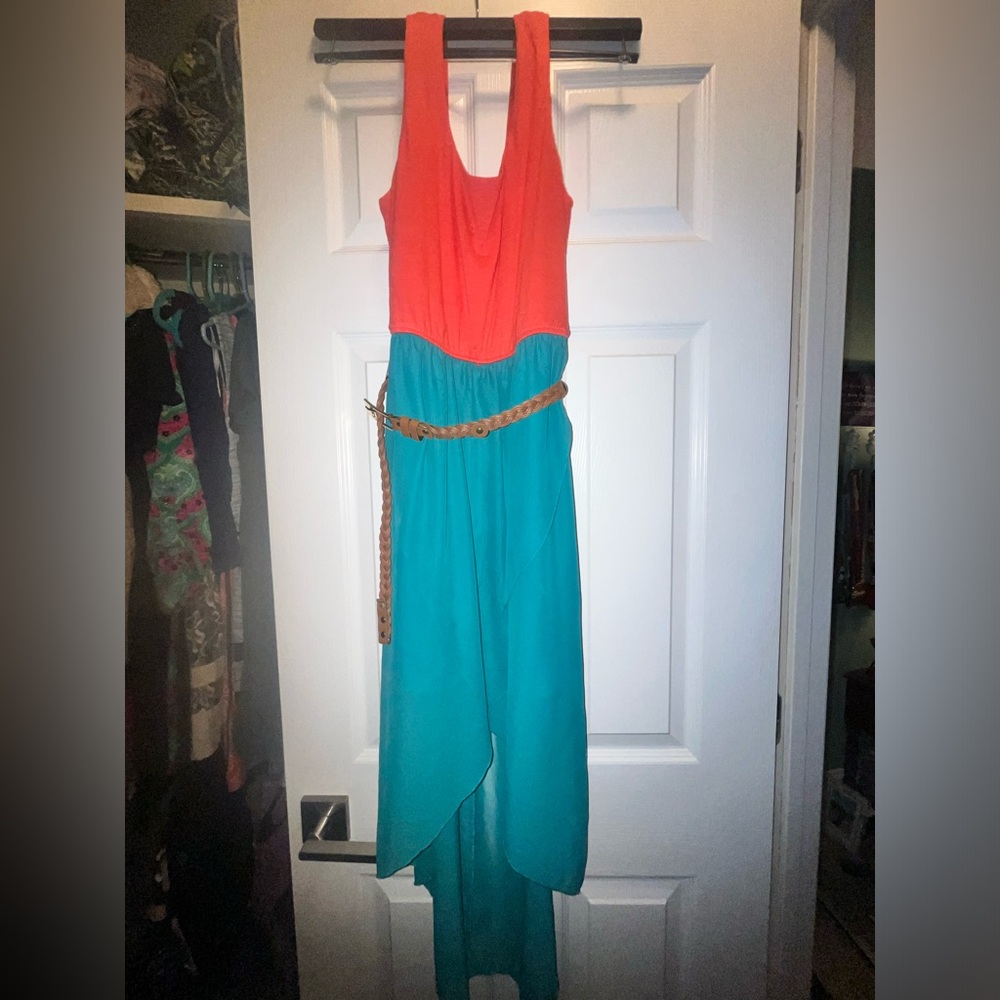 Cute summer halter dress!! Size MD